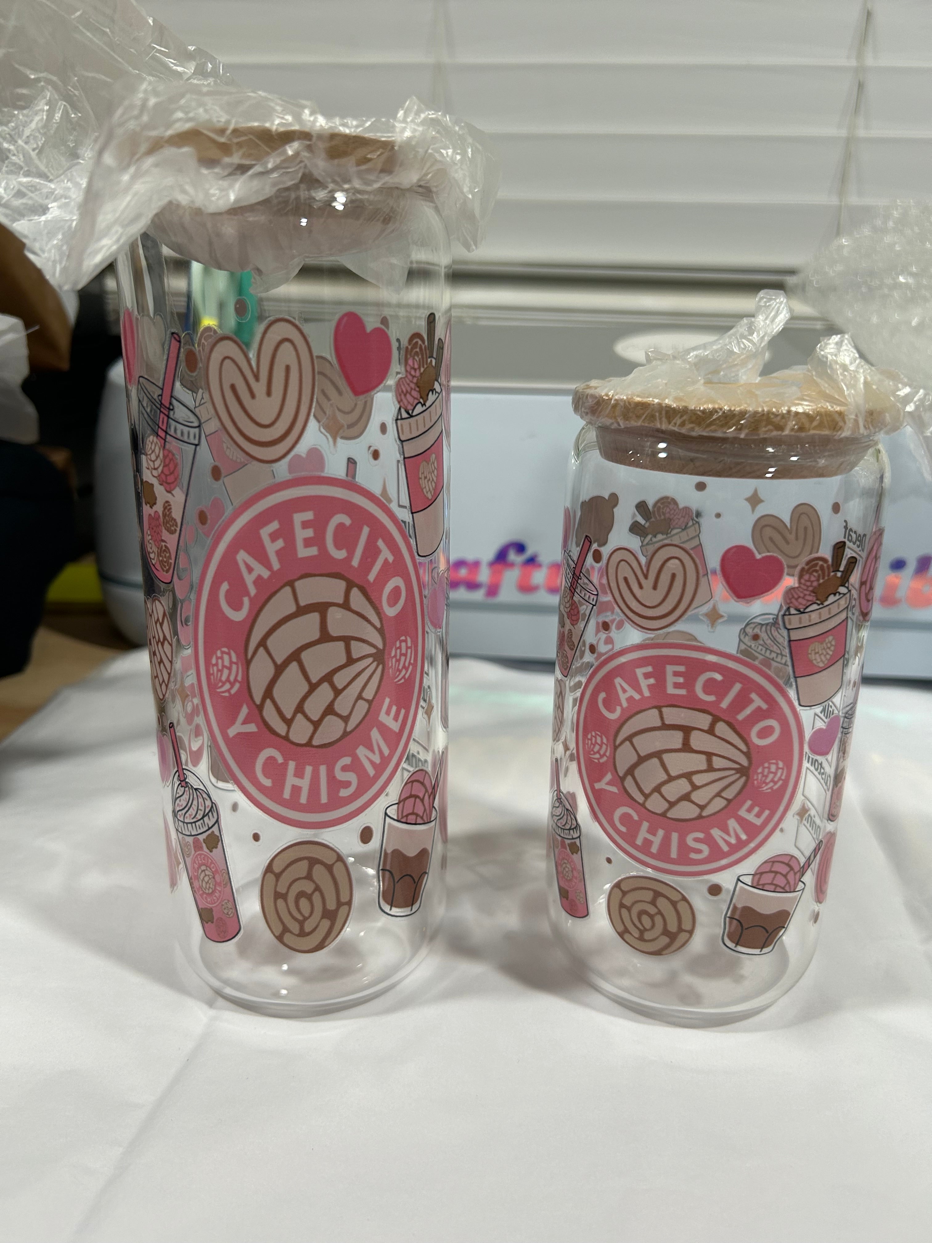 Cafecito Y Chisme Glass Cup