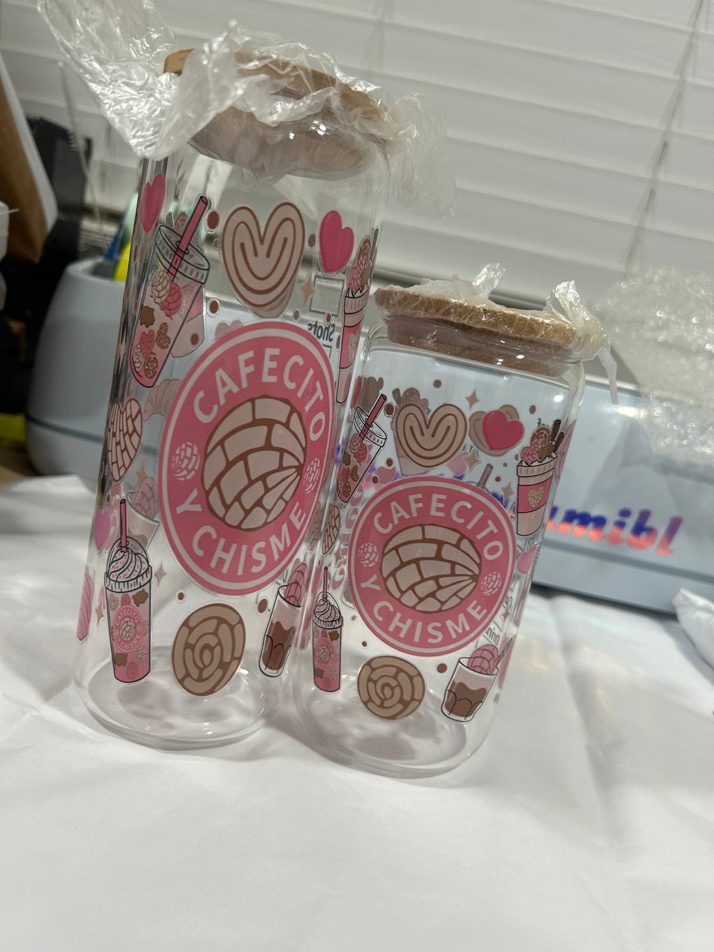 Cafecito Y Chisme Glass Cup