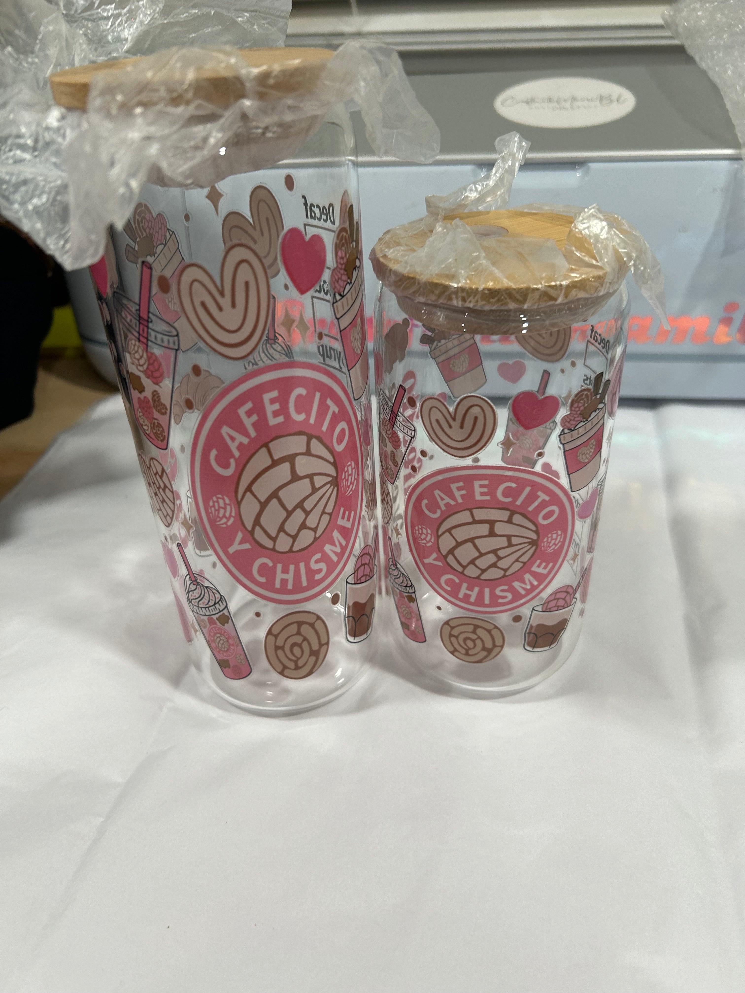 Cafecito Y Chisme Glass Cup