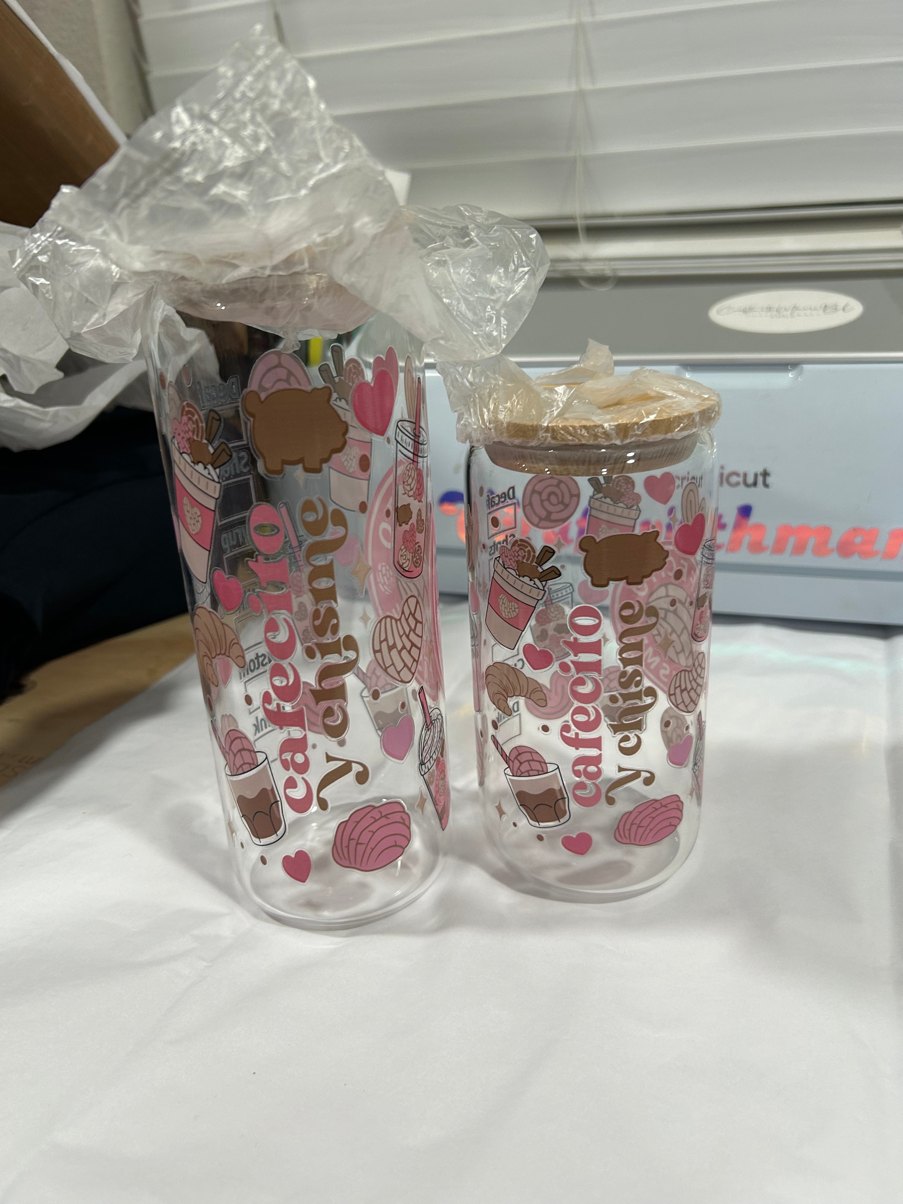 Cafecito Y Chisme Glass Cup