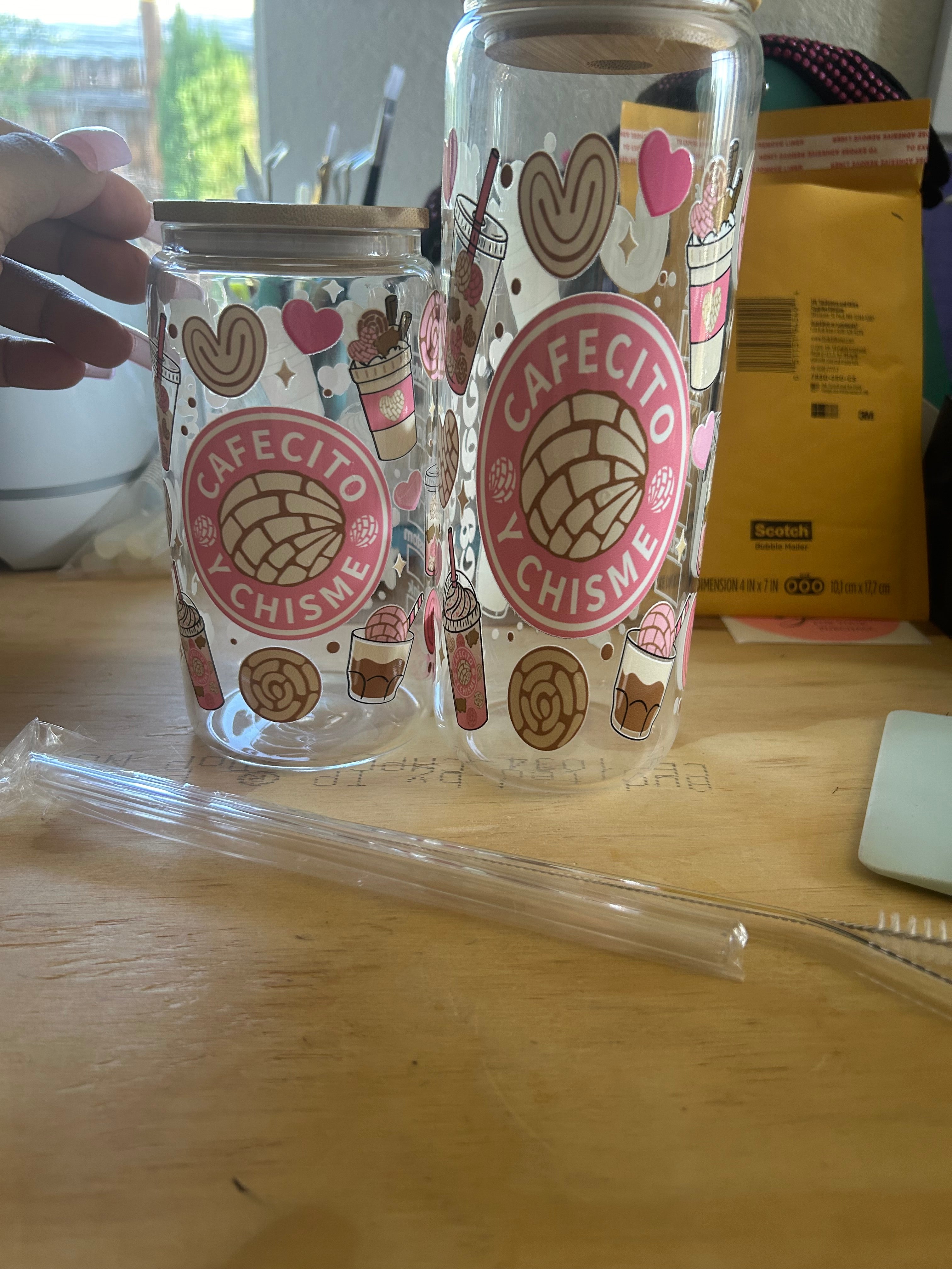 Cafecito Y Chisme Glass Cup