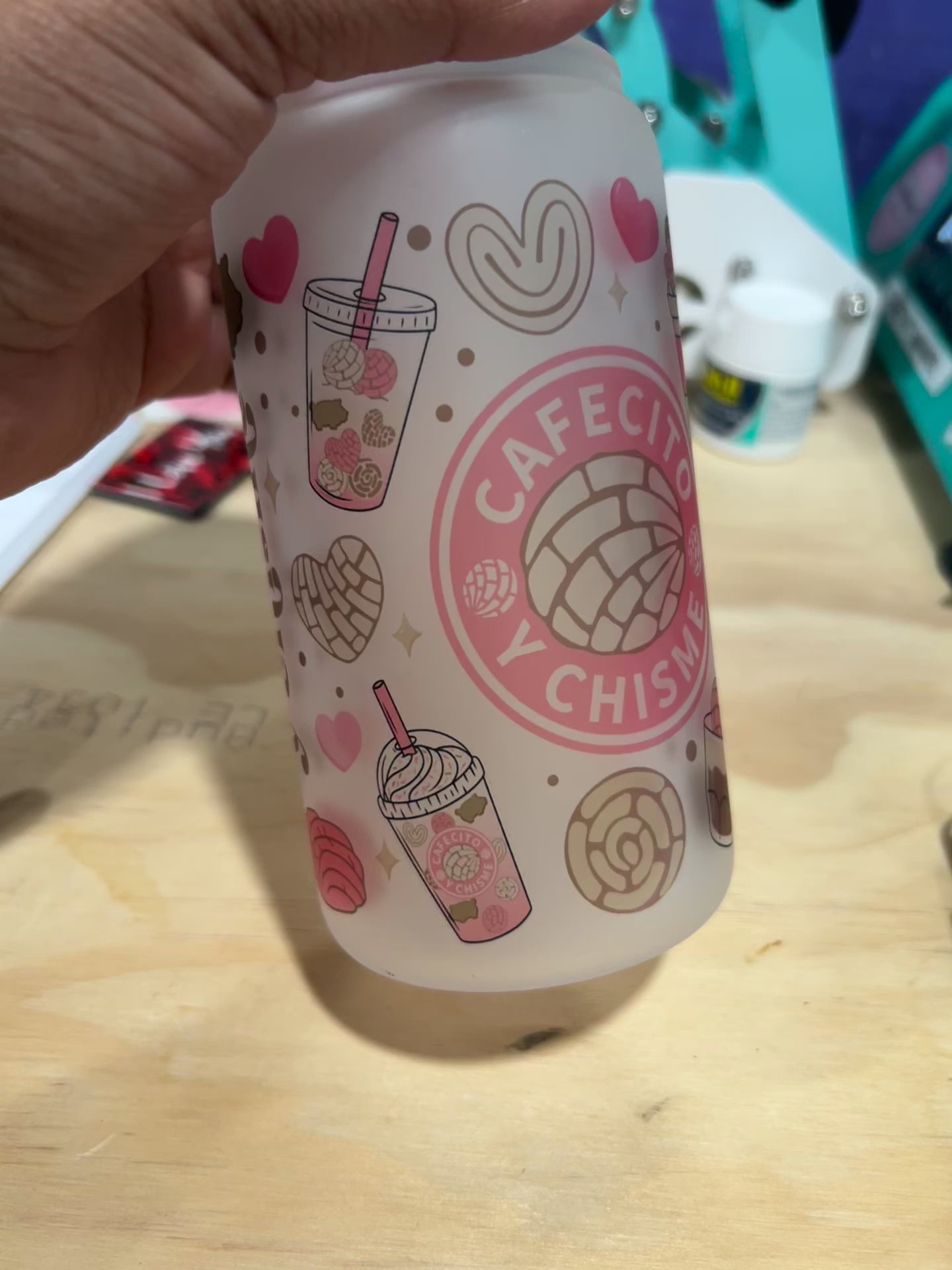 Cafecito Y Chisme 16oz frosted glass cup